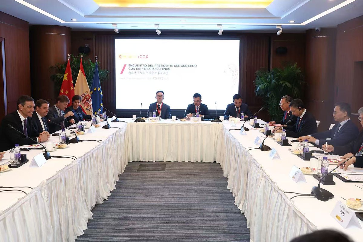 #Sermatec Joins Spanish PM Pedro Sánchez in Beijing to Foster China-Europe Green Energy Cooperation

On April 11, Sermatec was honored to be invited to a roundtable meeting with Spanish Prime Minister Pedro Sánchez during his visit to China. 
#EnergyStorage #Spain #GreenEnergy