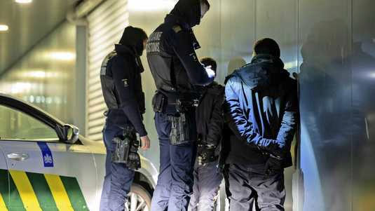 Miss_Royal73's tweet image. Malafide #jeugdzorg-medewerkers #ronselen jongeren voor criminaliteit: ’Ik heb zelfs een huis opgeblazen.’ 

Door de personeelstekorten in de zorg hebben foute figuren volop kans gezien te #infiltreren in het werk. ,,Zij zitten nu in het vak en krijg je er echt niet zomaar meer