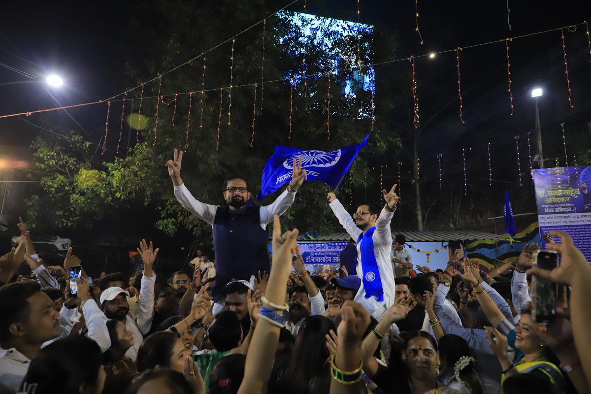 nareshmhaske's tweet photo. किर्तिवंत तू जगी दिव्य प्रभारत्न,
सफल केले जिद्दीने सारे तू प्रयत्न...

भारतरत्न डॉ. बाबासाहेब आंबेडकर जयंती उत्सव....

#NareshMhaske #DrBabasahebAmbedkar #AmbedkarJayanti #JayBhim #SocialJustice #VoiceOfTheVoiceless #FatherOfIndianConstitution #ThaneCity #AmbedkarProcession #EqualityForAll #AmbedkarLegacy