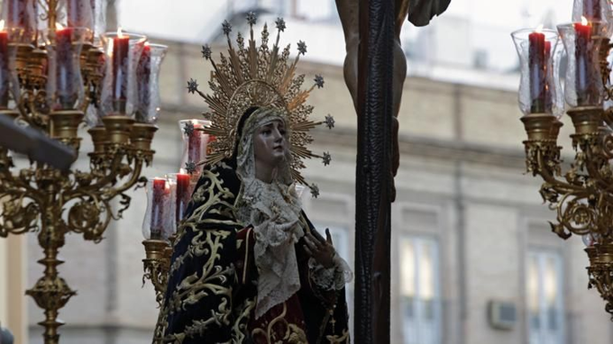 Guía Completa del Martes Santo en Sevilla 2025: Horarios, Itinerarios y Previsión de Lluvia