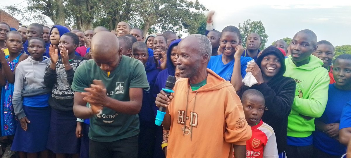 Nyakayojosacco's tweet photo. Look at the smiles we create amongst our esteemed clients! Touching souls begins with recognizing their trust in us. At @Nyakayojosacco, we cherish these moments, knowing that building strong relationships is key to delivering more than just financial services.#NyakayojoSACCO2025 https://t.co/p1DQNXnJHw