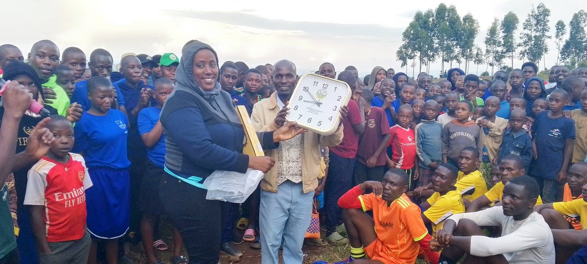 Nyakayojosacco's tweet photo. Look at the smiles we create amongst our esteemed clients! Touching souls begins with recognizing their trust in us. At @Nyakayojosacco, we cherish these moments, knowing that building strong relationships is key to delivering more than just financial services.#NyakayojoSACCO2025 https://t.co/p1DQNXnJHw