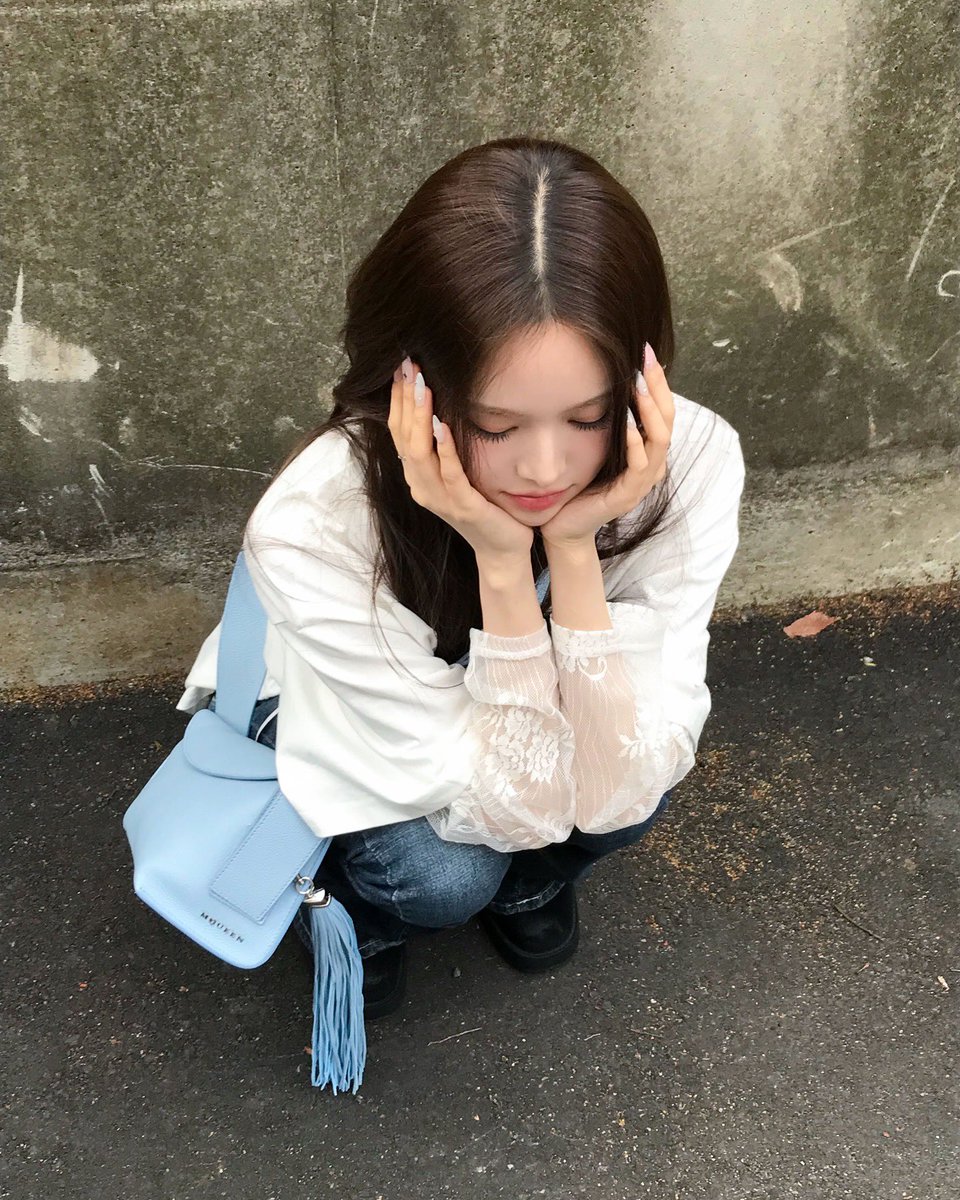 myjeemin_'s tweet photo. 250415 이즈나 인스타 #방지민

🩵

#izna #이즈나 #JEEMIN #지민 https://t.co/UaYhyx7DNk
