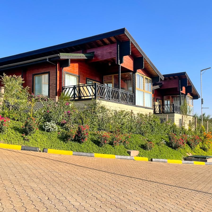 mykoolala's tweet photo. Ridge Cabin Resort, located in the serene Tigoni area of Limuru, Kenya, is a tranquil retreat that blends rustic charm with natural beauty Surrounded by lush tea plantations and rolling hills, it offers a perfect escape from the hustle and bustle of city life. 

#Mpesa #Kairo https://t.co/RMZ7ds5pJE