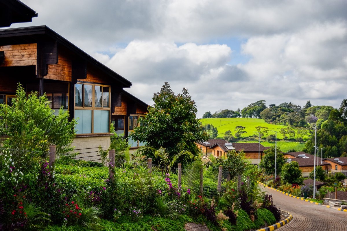 mykoolala's tweet photo. Ridge Cabin Resort, located in the serene Tigoni area of Limuru, Kenya, is a tranquil retreat that blends rustic charm with natural beauty Surrounded by lush tea plantations and rolling hills, it offers a perfect escape from the hustle and bustle of city life. 

#Mpesa #Kairo https://t.co/RMZ7ds5pJE
