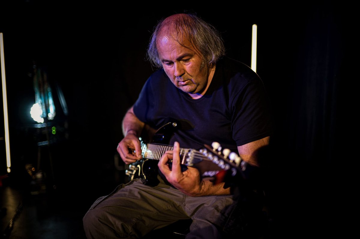 Opgetreden met NIEUW VUUR in De Fwajee

Dikke merci aan 

- fotograaf Flipke Nuyttens
- video Cozy Media Productions
- PA Magirus events
- geluidsmix Sanen Michiel
- licht Vandormael Omer
- De Fwajee Guy Ista
- helpende handen Zjeeke &amp; Jos
- en het talrijke publiek
You all rock!