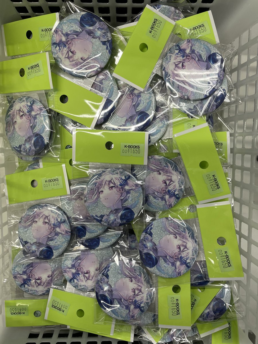 入荷情報】 プロジェクトセカイグリッター缶バッジ暁山瑞希こちらの