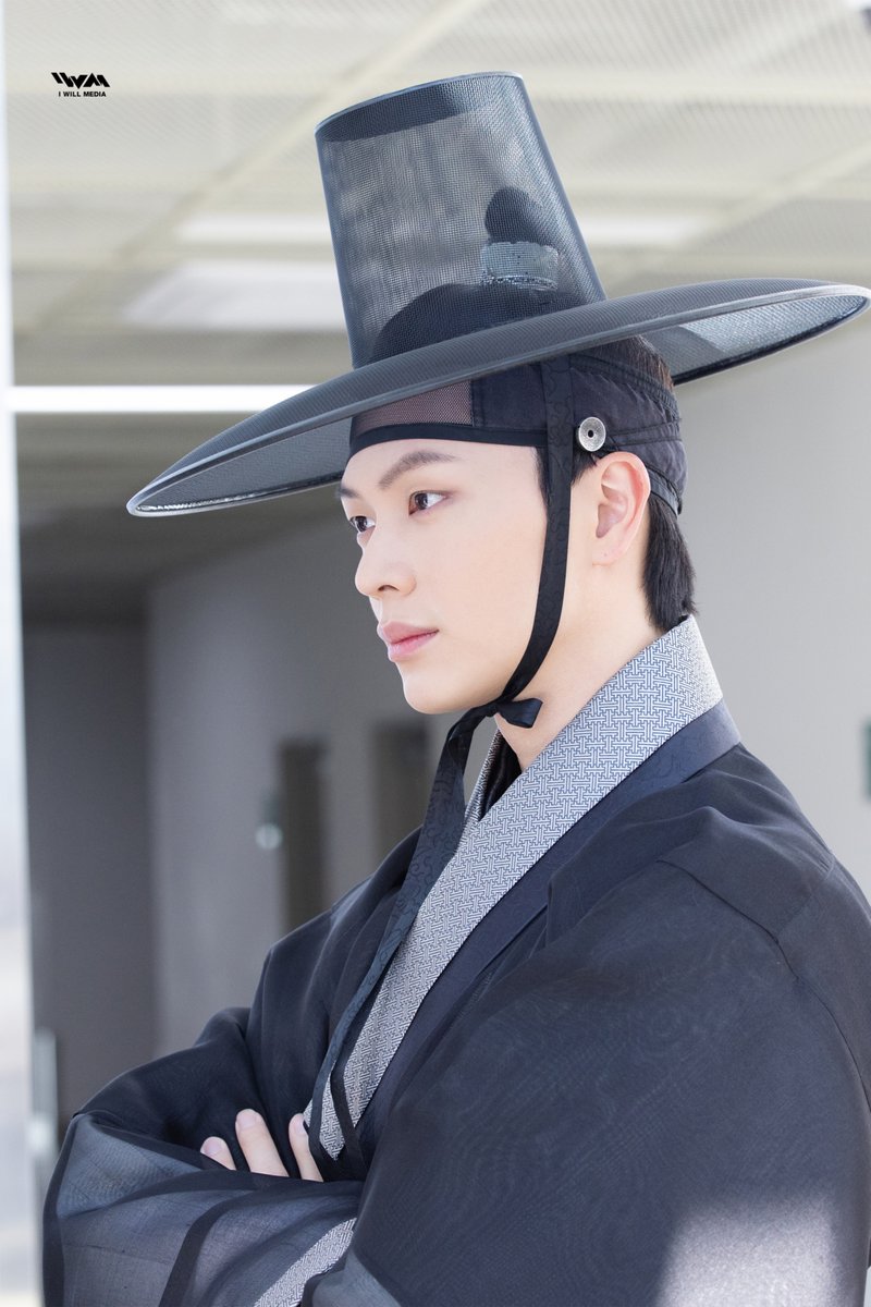 YookSJ_official's tweet photo. [📌]
SBS드라마 '귀궁' 포스터 촬영 BEHIND PHOTO

🔗https://t.co/DtC7mNEGUQ

#육성재 #YOOKSUNGJAE
#SBS #귀궁 https://t.co/tRGjBMQob5