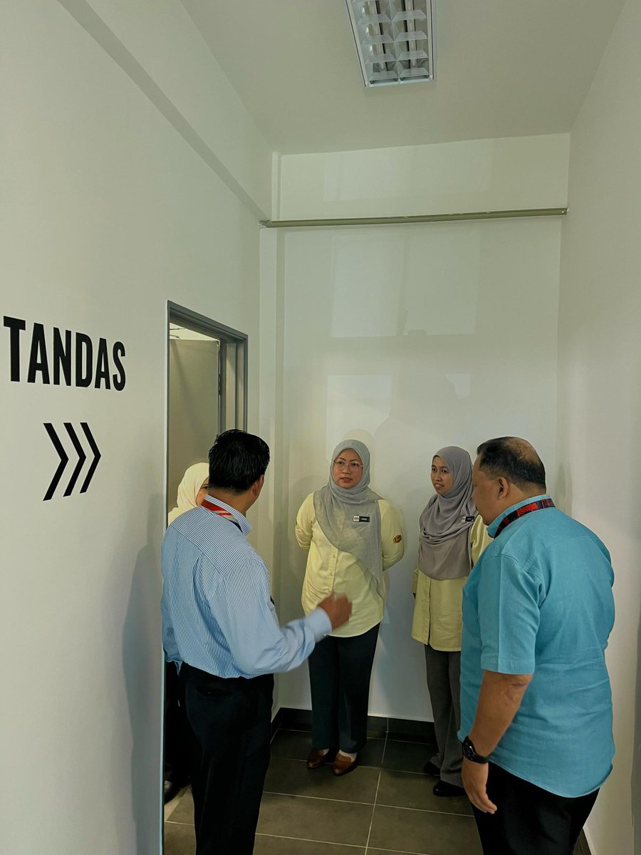 CKBA2 JKR (@ckba2_jkr) on Twitter photo 15.04.25 Majlis Penyerahan Projek Cadangan Pembinaan Bangunan Transit 2 Tingkat Di Giatmara KL bersama Pihak Pengurusan MARA,JKR Selangor,JKR Gombak, CKBA2 & Kontraktor Utama.
<a href="/moworksmy/">Kementerian Kerja Raya Malaysia</a>
<a href="/IPJKR_Official/">JKR Malaysia Rasmi</a>
<a href="/RoslanisE/">Roslan bin Ismail</a>
<a href="/TkpkrBangunan/">PEJABAT TKPKR (Sektor Bangunan)</a>
<a href="/IEsa2018/">IbrahimEsa2018</a>
<a href="/Shahrom_007/">Mohd Shahrom</a>
<a href="/IrZulkifli3/">Ir Zulkifli Abdul Rashad</a>
<a href="/BaizuraSBMN/">Siti Baizura binti Mohamad Noor</a> 15.04.25 Majlis Penyerahan Projek Cadangan Pembinaan Bangunan Transit 2 Tingkat Di Giatmara KL bersama Pihak Pengurusan MARA,JKR Selangor,JKR Gombak, CKBA2 & Kontraktor Utama.
<a href="/moworksmy/">Kementerian Kerja Raya Malaysia</a>
<a href="/IPJKR_Official/">JKR Malaysia Rasmi</a>
<a href="/RoslanisE/">Roslan bin Ismail</a>
<a href="/TkpkrBangunan/">PEJABAT TKPKR (Sektor Bangunan)</a>
<a href="/IEsa2018/">IbrahimEsa2018</a>
<a href="/Shahrom_007/">Mohd Shahrom</a>
<a href="/IrZulkifli3/">Ir Zulkifli Abdul Rashad</a>
<a href="/BaizuraSBMN/">Siti Baizura binti Mohamad Noor</a>