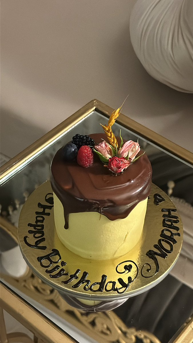 norui1x's tweet photo. كيك الـ 24 سنة ❤️❤️❤️❤️ https://t.co/9JYtM5Rxf1