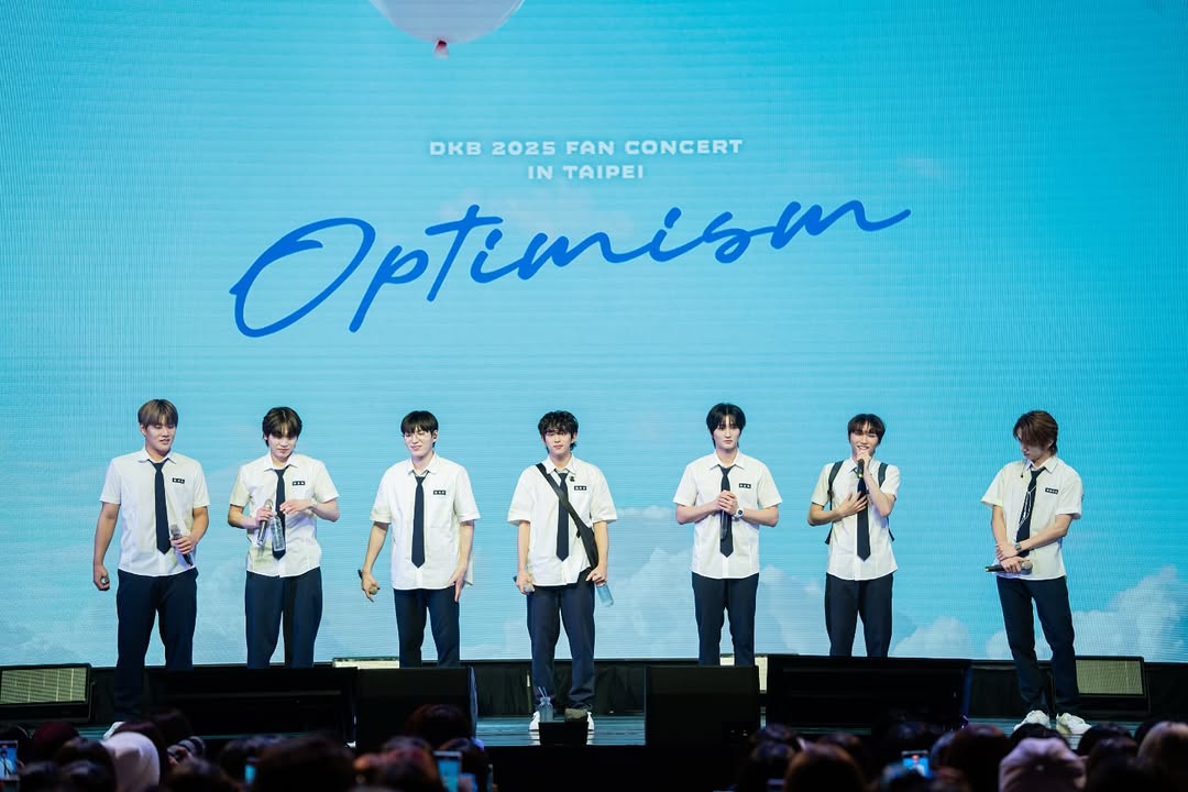 DKBNSJBB's tweet photo. BB們合照出來囉☺️☺️☺️
謝謝你們來【DKB 2025 FanConcert in Taipei -Optimism-】
-
◾️雲端下載連結:https://t.co/WDq3YC9wU2
◾️開放日期:2025.04.15 - 2025.04.21
-
#다크비 #DKB
#DKB_2025_FanConcert_in_Taipei
#Optimism_in_Taipei
#BRAVE_Entertainment #FUent #DJB https://t.co/jpsGcjYNG5