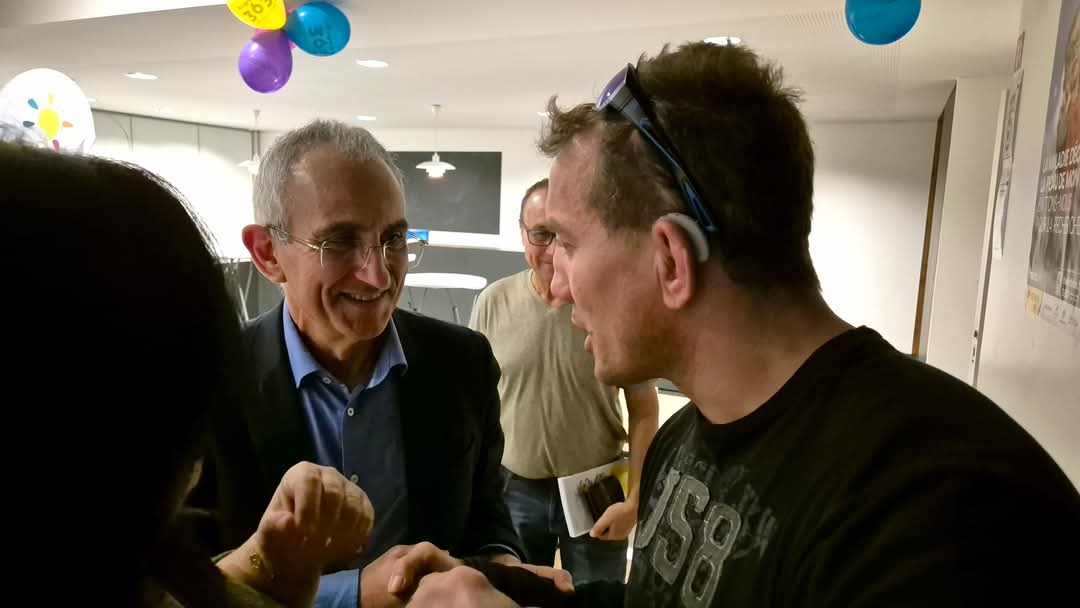 87Telethon's tweet photo. Quelle rencontre !
Le judo unit ces deux hommes : Cyril Jonard, parrain du Téléthon en Haute vienne, champion de parajudo et Serge Braun, ceinture noire de judo et directeur stratégie neuromusculaire à l'afm ! Ils partagent  les mêmes valeurs de  courage, d'amitié et de  modestie https://t.co/ZQu2DXtevb