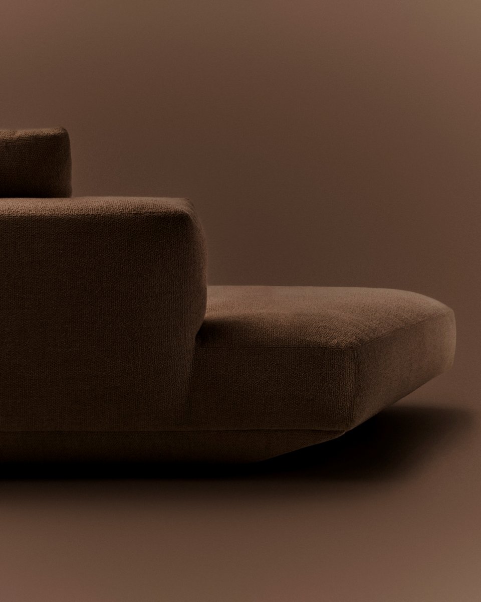 Flexform_ITA's tweet image. The unconventional shapes of the Loungescape sofa not only put it in a class by itself, but also allow it to dialog comfortably with the other products in the Flexform collection to create welcoming spaces where relaxation and conversation come naturally. #Flexform…