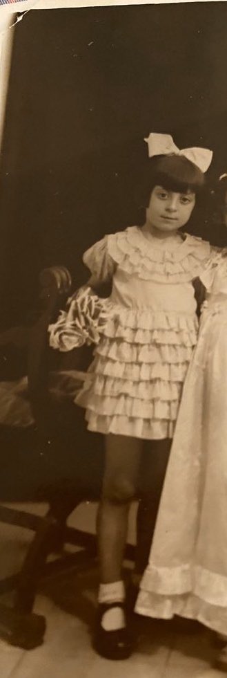 15 April 1928 | A French Jewish girl, Rachel Abramowicz, was born in Paris to Icek &amp; Itta. 

Itta was deported from Drancy on 2 Sep 1943. Icek, Rachel &amp; her brother Joseph arrived at #Auschwitz on 13 February 1944 in a transport of 1,500 Jews. They were murdered in a gas chamber.
