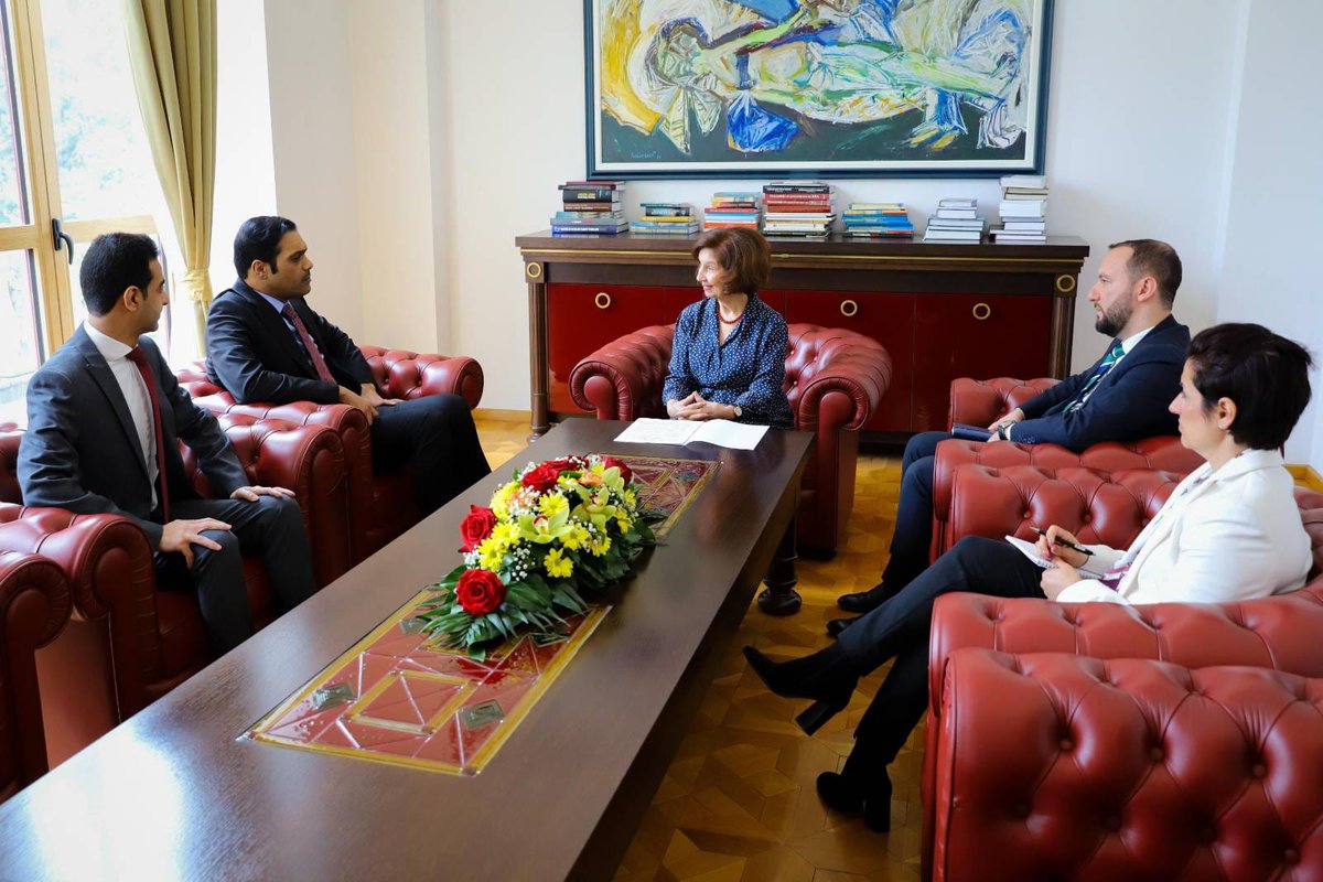 gogamkd's tweet photo. 🇲🇰🇶🇦 На прошталната средба со шеикот Јасим бин Хамад Ал-Тани, вршител на должноста во амбасадата на Катар во Скопје, му се заблагодарив за професионалниот и посветен однос во вршењето на дипломатската функција.

Констатиравме дека имаме успешни пријателски политички односи, но и дека постои можност за проширување на соработката во областа на образованието, науката, културата, здравството, земјоделството, туризмот, енергетиката и градежништвото, продлабочување на економските односи и раст на меѓудржавната трговската размена. 

Изразив и интерес за приклучување кон проектот за извоз на природен гас од Катар во Албанија и Хрватска, со оглед на фактот дека се наоѓаме на оваа рута.

Се согласивме дека назначувањето амбасадори на двете земји, во пресрет на 30-годишнината од воспоставувањето на дипломатски односи идната година, ќе отвори нова фаза во соработката, далеку подобра од досегашната.