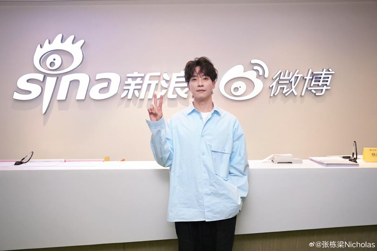 nicteonotes's tweet photo. A visit to the Sina Weibo offices to promote new physical album #WhiteNightPlus~ (14.4.2025)(P1)
Now available via https://t.co/YEMy6toFCx… or https://t.co/4L8ijf627b… 💽
#張棟樑 #张栋梁 #NicholasTeo https://t.co/pMK6jzsji2