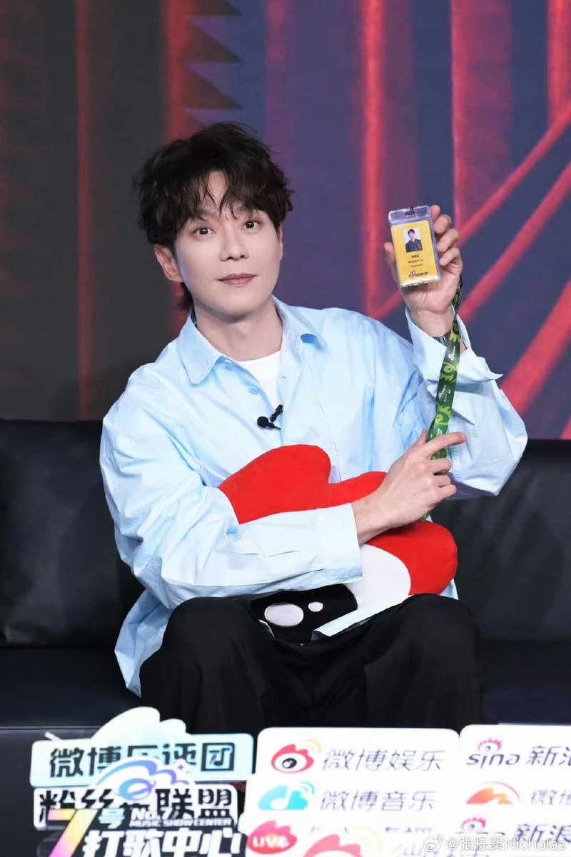 nicteonotes's tweet photo. A visit to the Sina Weibo offices to promote new physical album #WhiteNightPlus~ (14.4.2025)(P1)
Now available via https://t.co/YEMy6toFCx… or https://t.co/4L8ijf627b… 💽
#張棟樑 #张栋梁 #NicholasTeo https://t.co/pMK6jzsji2