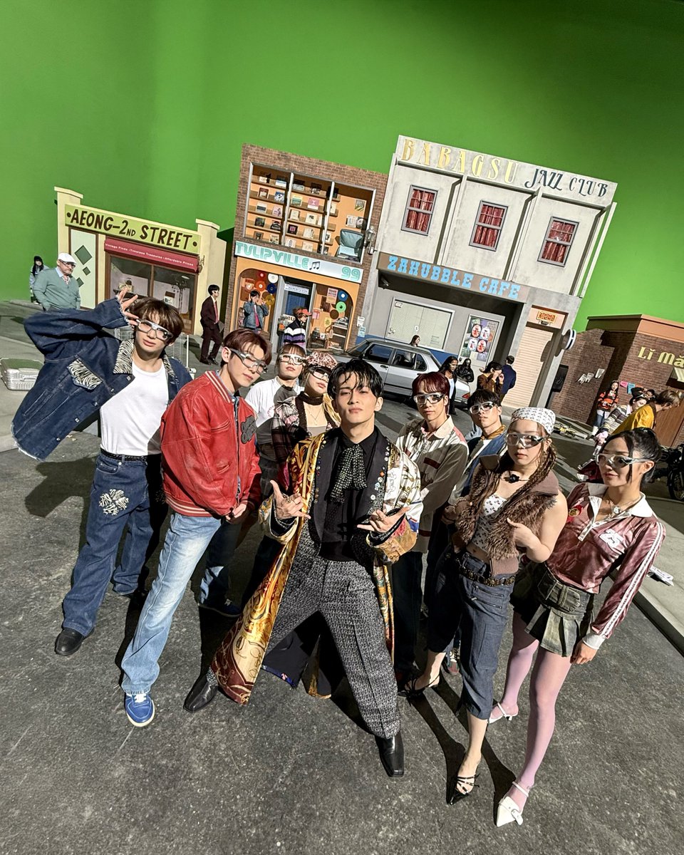 NCTsmtown's tweet photo. say cheeeeese 

#MARK #마크 #MARK_1999
#NCT #NCT127 #NCTDREAM https://t.co/Ie2SllHaUl