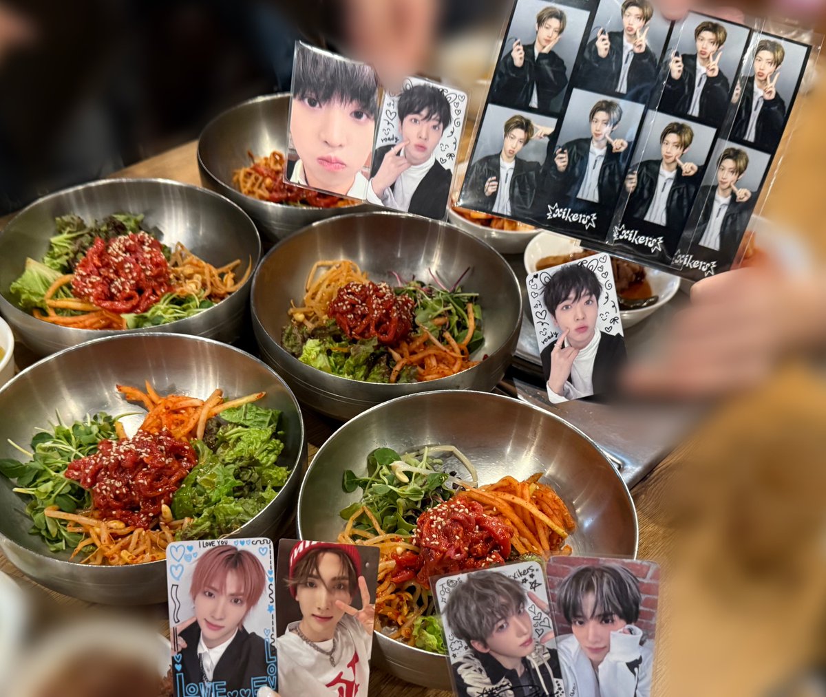 -`, 너흰 뭐야?
         ㄴ 거지모임이다. 한 접시 다오.

#세계째일
#현우_원픽식당
#셍셍_정보통
#먹짱유준이도_이거_꼭_먹어