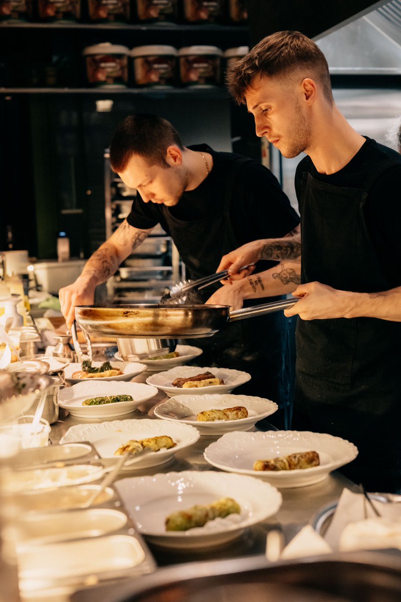 eitancooks's tweet photo. Want to keep your best cooks? 
Try respect, fair shifts, and not treating them like robots.
#StaffRetention #staff #kitchen #LaCasaDeLosFamososCol https://t.co/JwWy4LR1Z3