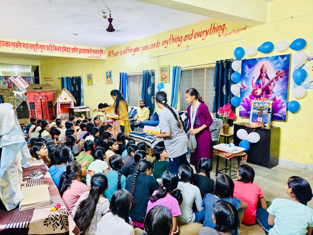 ABVPMK's tweet photo. अभाविप रीवा नगर इकाई द्वारा बाबा साहेब डॉ. भीमराव अम्बेडकर जी की जयंती के अवसर पर ज्ञानोदय शासकीय अनुसूचित जाति छात्रावास में संगोष्ठी का आयोजन किया गया , जिसमें प्रमुख रूप से छात्रावास अधीक्षिका श्रीमती रितु त्रिपाठी दीदी उपस्थित रहीं।
#ABVPMahakoshal https://t.co/YCBKStX8dK