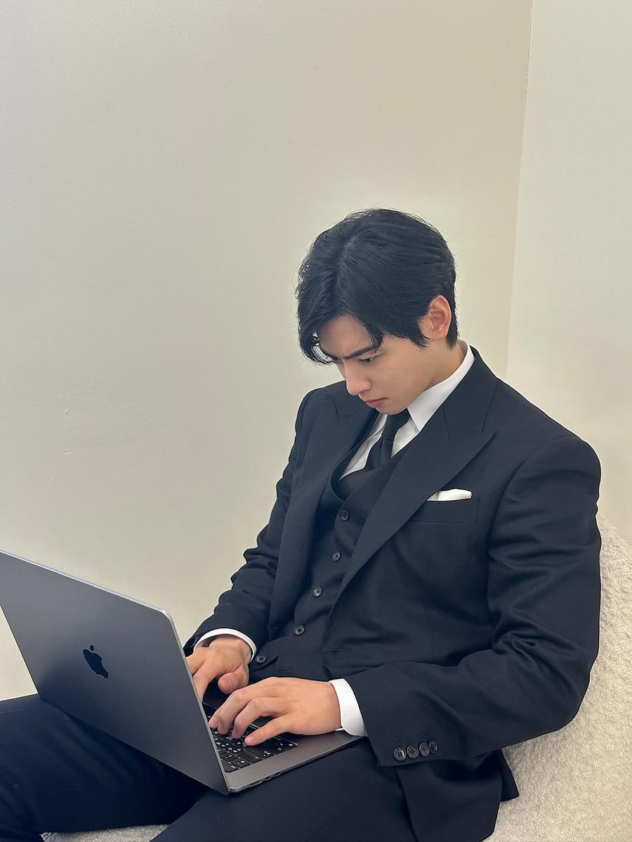 eunwoomelike's tweet photo. Benim biricik aşkım sabahımı güzelleştiren bebeğim Yorum yapmış felix in gönderisine ❤❤💘❤❤

#CHAEUNWOO #FELİX #BOSSG https://t.co/rlaGnWOa88