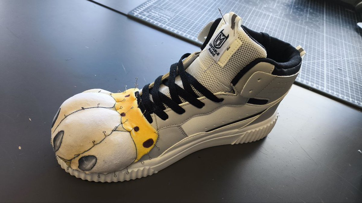 Irbis_Midnay's tweet image. New project in the form of shoes for paws. Soon you will be able to walk down the street without leaving the image of your character.
#PAWS #furrypaws #shoespaws