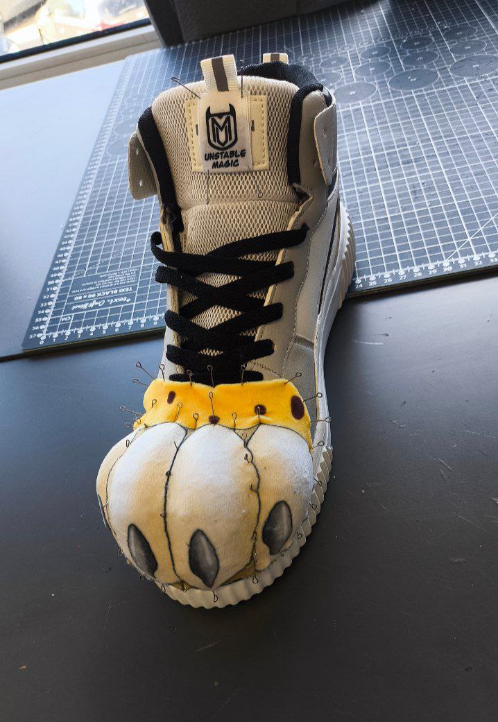 Irbis_Midnay's tweet image. New project in the form of shoes for paws. Soon you will be able to walk down the street without leaving the image of your character.
#PAWS #furrypaws #shoespaws