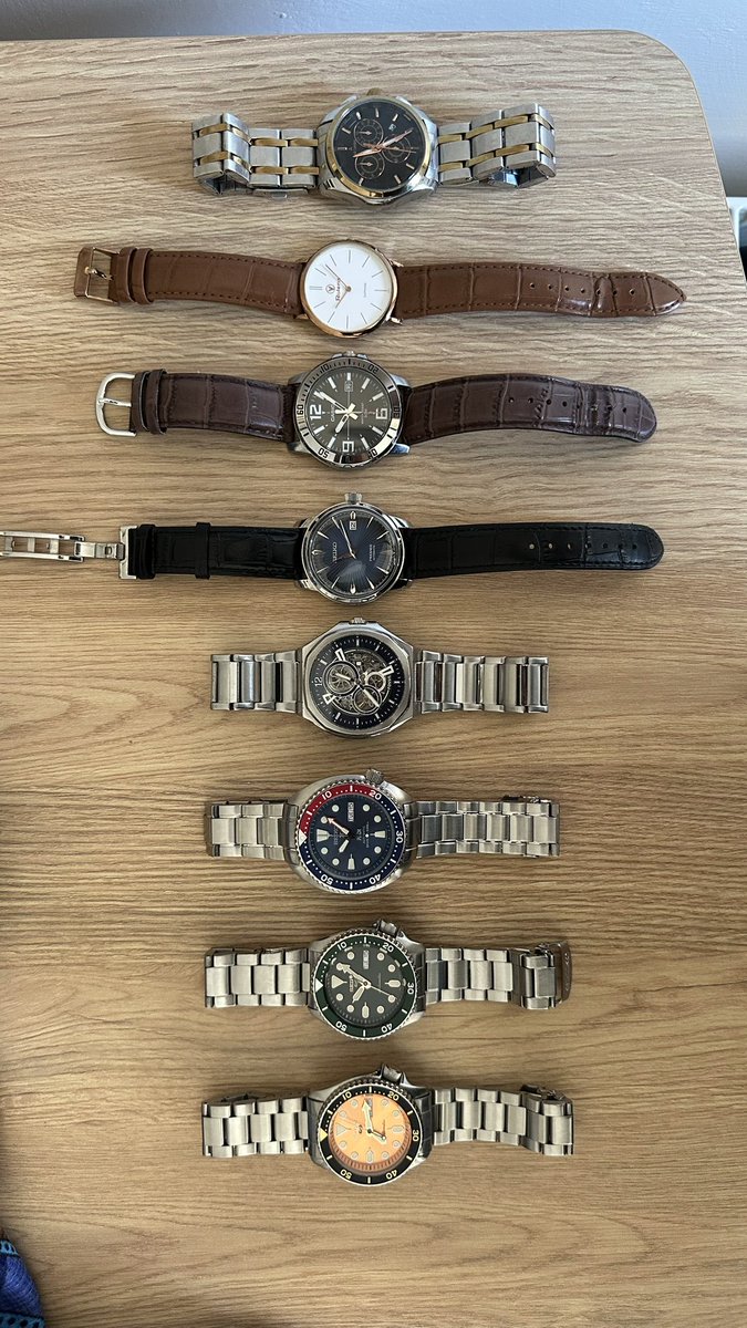 Günaydın ufak koleksiyonla selamlar 🤚🏻(numune bir avm saatim var).