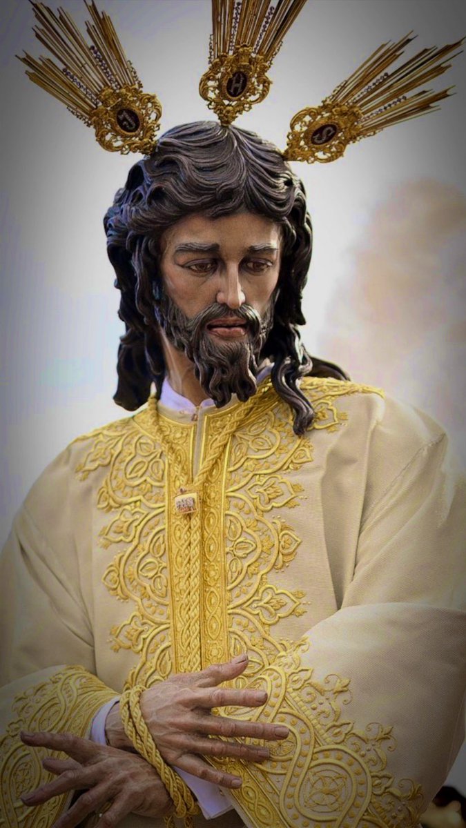 No se podía ir más guapo y elegante ya, Señor.

“Triana te envolvió, te abrigó, y junto a ti, con devoción te acompañó; Sevilla te esperaba, te recibió en volandas, te recogió, Soberano Poder De Dios”.

Qué suerte tuve en la vida eligiéndome para ser todo tuyo.

“𝒀𝒐 𝑺𝒐𝒚”