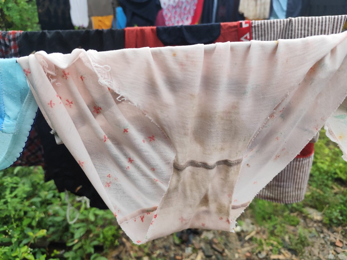 sukacaribacolan's tweet photo. Jalan² habis hujan eh ketemu ginian. Bercaknya ngeri sepertinya kalo baru dipake baunya bisa bikin melayang 🤕

#cdjadul #baumemew #sorex #abidzar #hot #mantap https://t.co/X7gjz9NoMF