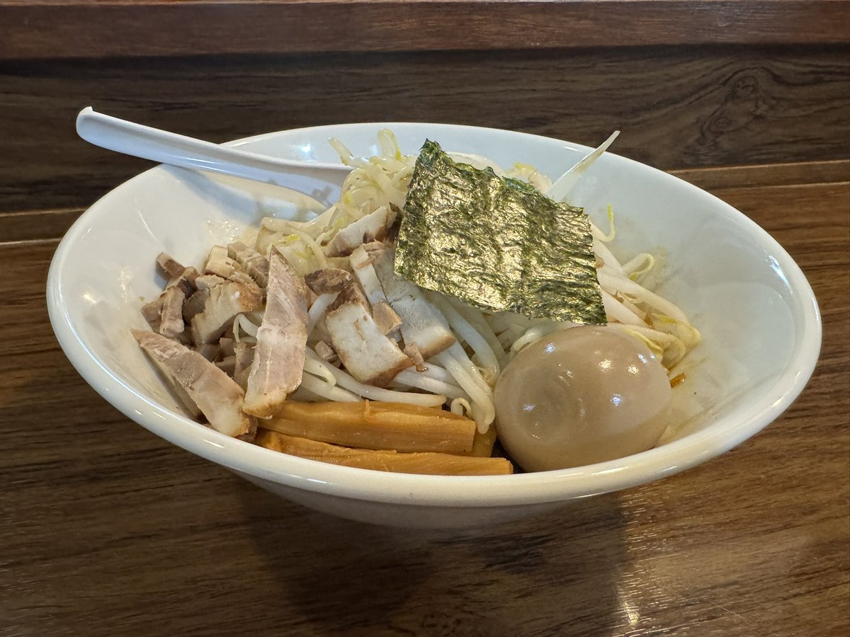 nk8922's tweet photo. 今日は締め日。
この2ヶ月はあっという間だったなぁ〜😊

仕事の日の食事は軽いから公休日の昨日はガッツリと二郎系ラーメンいただきました🙌
食べれる幸せ💞 https://t.co/bhxXcJTnFJ