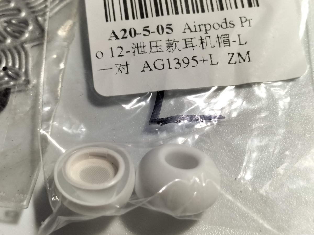 VirginKawadaki's tweet photo. 誤着弾!
NO my new gear
DUNU S&Sのイヤピ届いたけど
これ、明らかに違いますよね?😭
何か白いイヤピみたいなやつと
コースター?とホテルキーみたいなGoogleカード?
イヤピはAirpodsって書いてあるし
全てLサイズだし😭
#アリエク
#DUNUS&S https://t.co/fb4jnTKt2V
