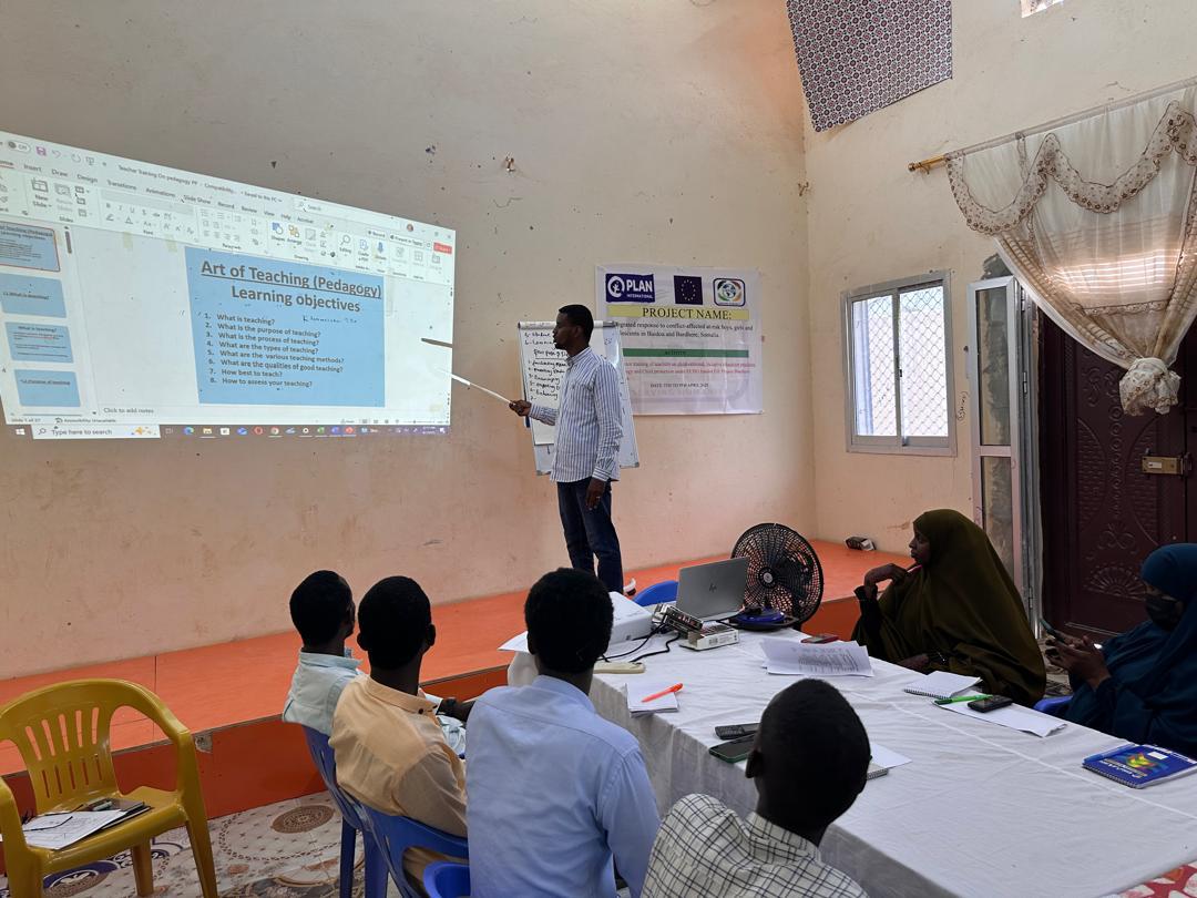 gredosom's tweet photo. 🎓 19 teachers in #Bardhere just completed ABA Cohort 2 In-Service Training under the @eu_echo-funded EiE project!
Facilitated by the District Education Officer, this is a major step toward quality learning in crisis-affected areas. 🌍📚 @PlanSomaliland
#EiE #EducationMatters #GREDO #PlanSomalia #TeachersInAction