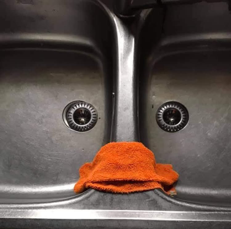 Πήγα να πιω νερό το βράδυ και σκιάχτηκα όσο να’ναι 😋