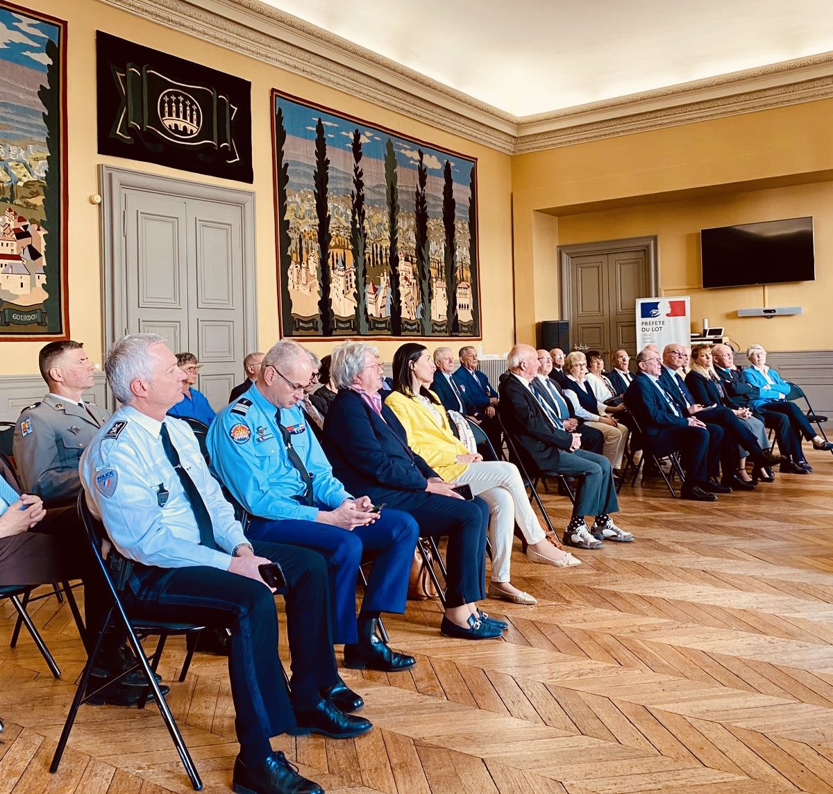 Prefet46's tweet photo. #Distinctions | (1/2) Cérémonie en l’honneur des dix Lotois nommés ou promus dans l’Ordre National de la Légion d’Honneur et dans l’Ordre National du Mérite. La préfète a salué leur engagement au service de la Nation et l’exemple qu’ils constituent par leurs actions au service des autres.
