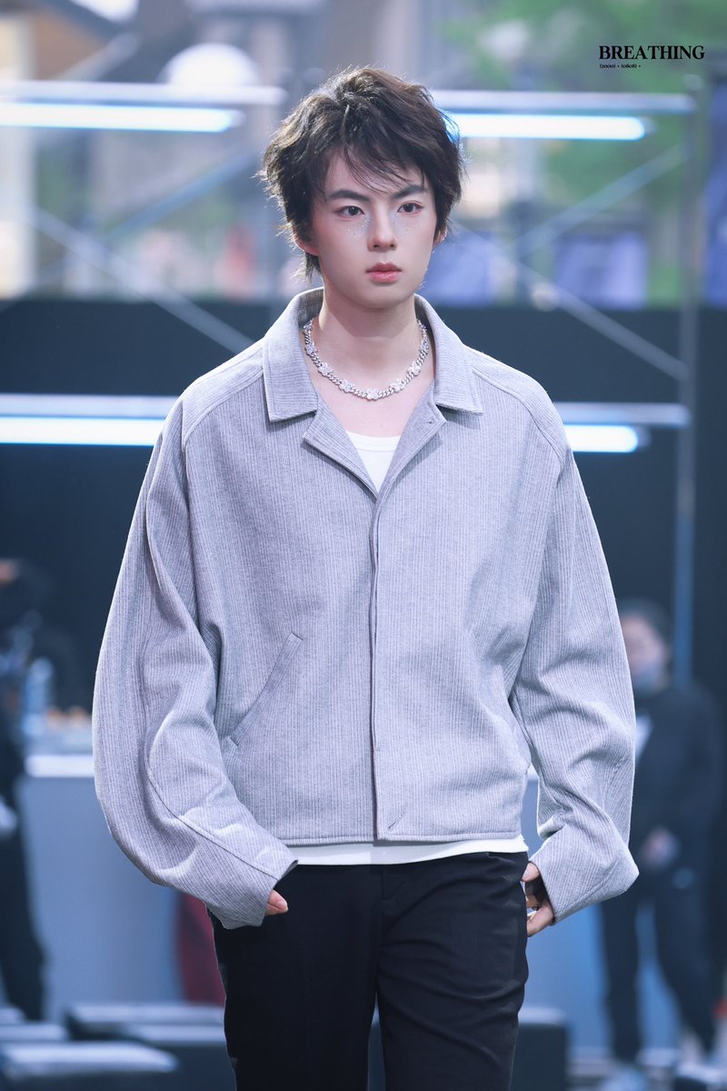 250412 CHENGDU 晶融汇
RONG融3.0·2025 S/S FASHION SHOW

彩排掉落

#何禧龙 #HEXILONG #허시롱