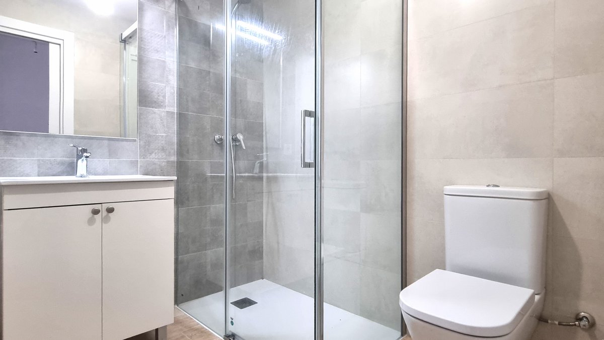 FinquesBoronat's tweet photo. Pis de lloguer amb mobles. Planta baixa a l'Av. Ma. Cristina, TGN.
3 habitacions (1 despatx), bany i lavabo. Terrassa. Nou a estrenar. A/C. 
Més info i fotos: https://t.co/FawLghZa5N https://t.co/9aLI8eutoc