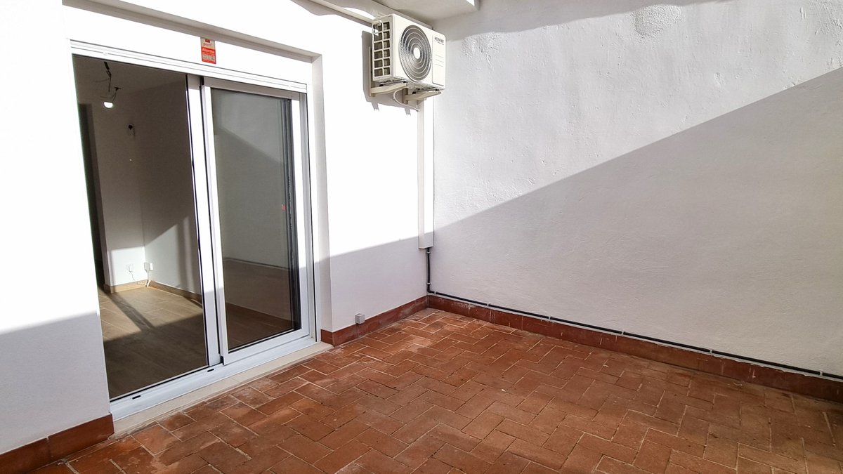 FinquesBoronat's tweet photo. Pis de lloguer amb mobles. Planta baixa a l'Av. Ma. Cristina, TGN.
3 habitacions (1 despatx), bany i lavabo. Terrassa. Nou a estrenar. A/C. 
Més info i fotos: https://t.co/FawLghZa5N https://t.co/9aLI8eutoc