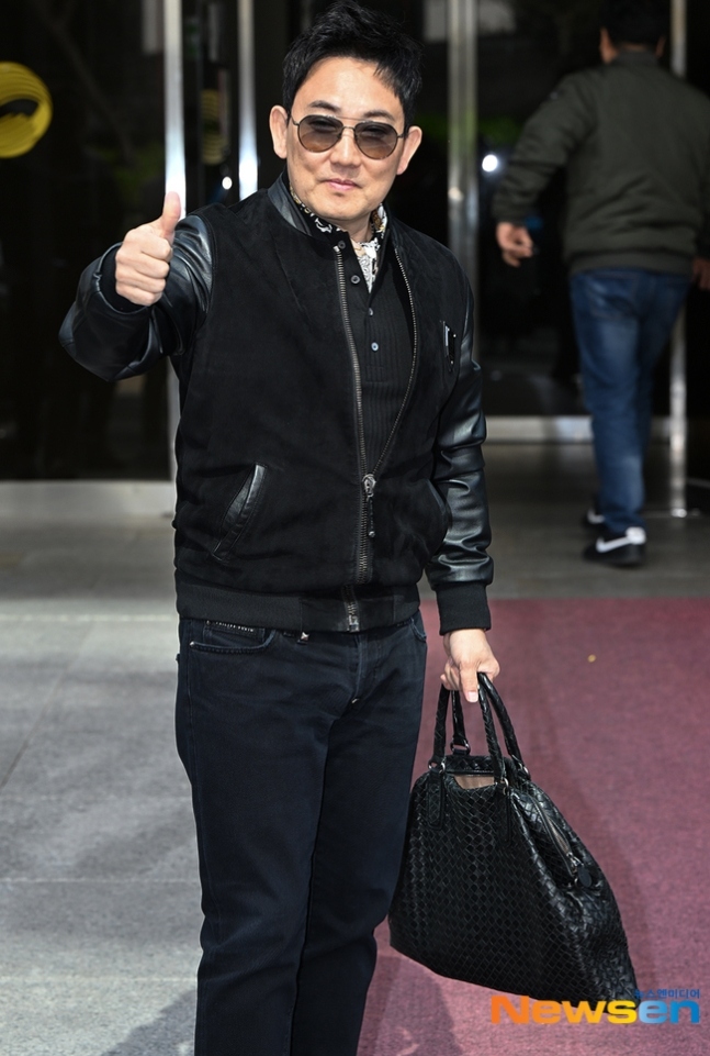 Kstyle_news's tweet image. 【PHOTO】DinDin＆イ・スンチョル「THE SEASONS」収録のため放送局へ
kstyle.com/article.ksn?ar…

#DinDin #イスンチョル