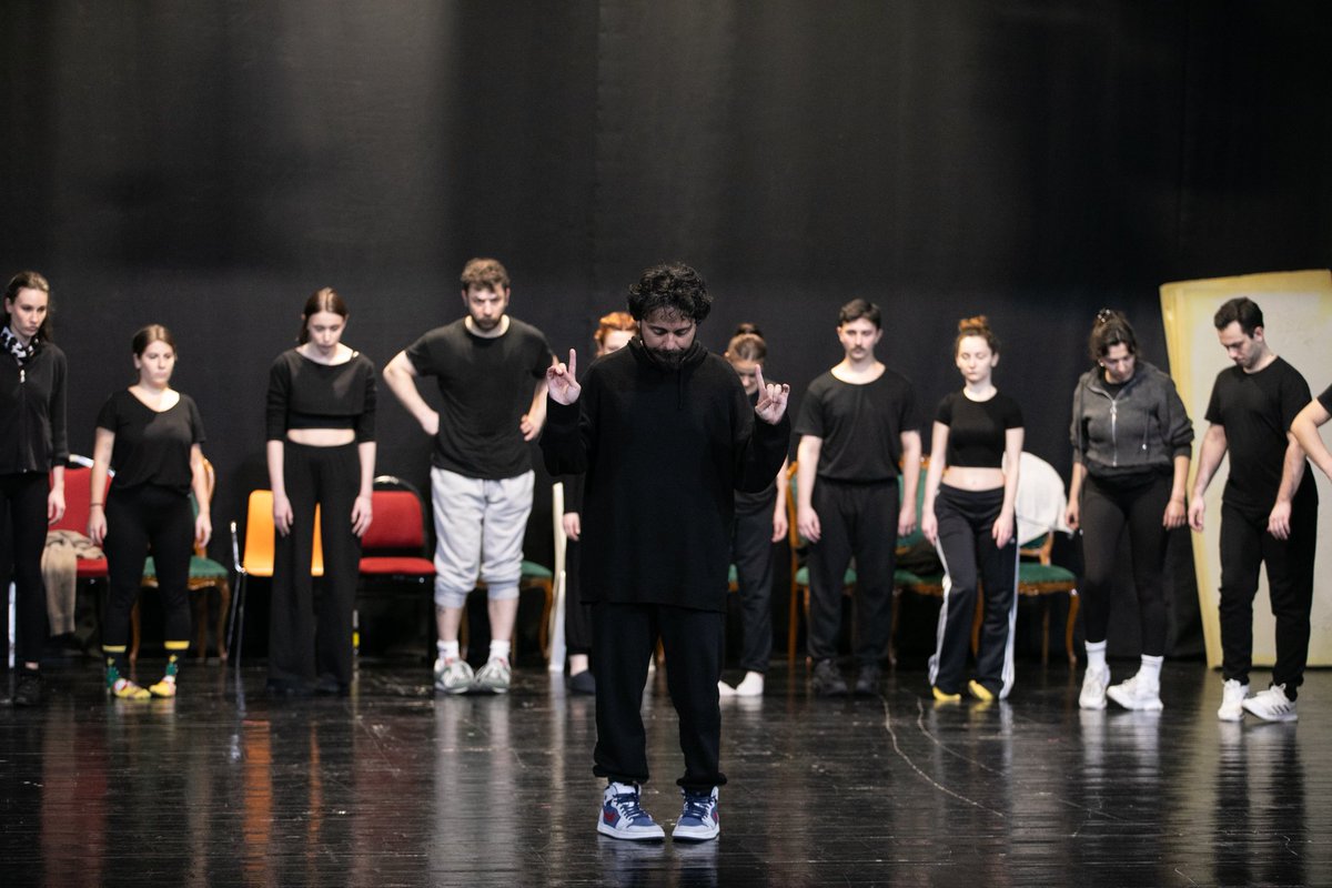 İzmir Şehir Tiyatroları tweet media