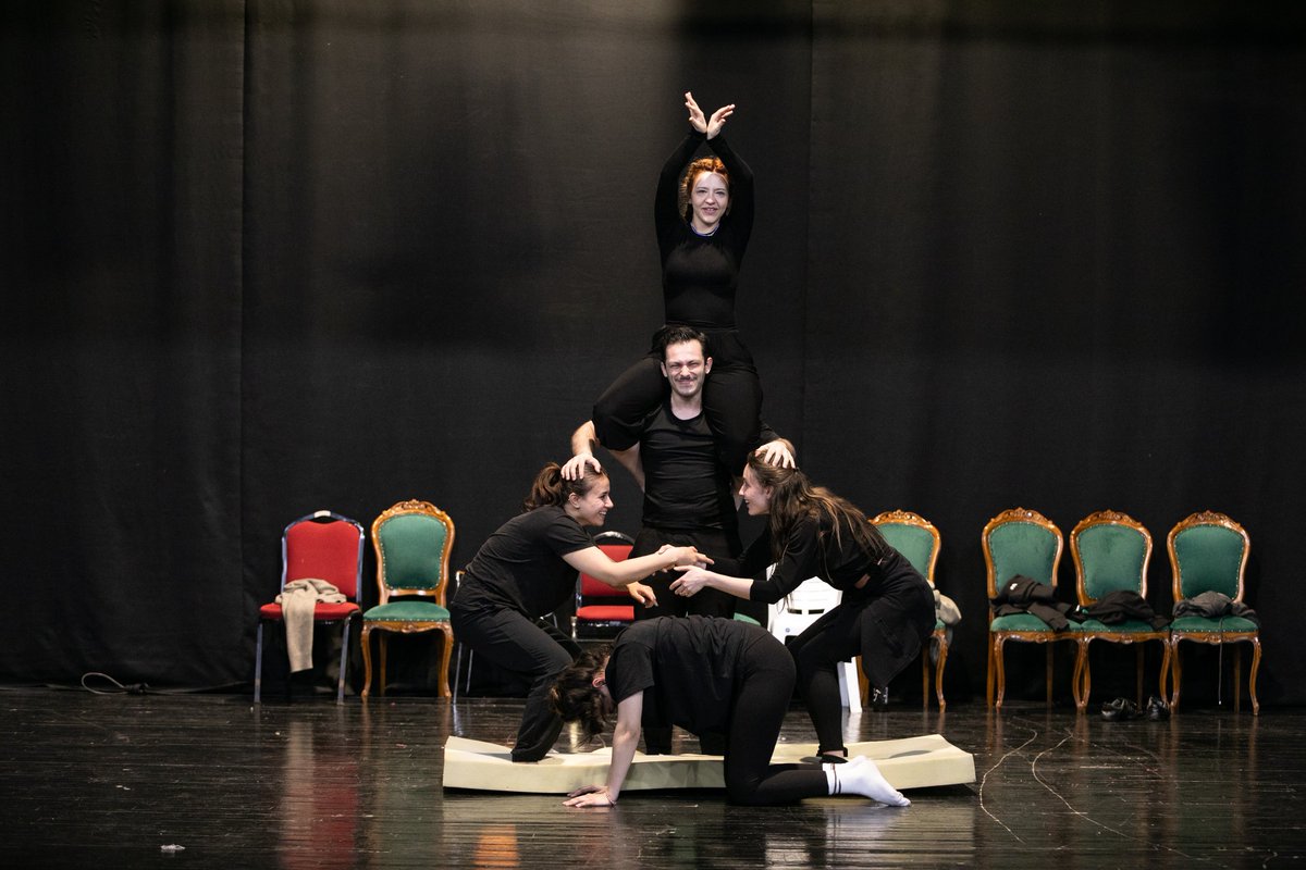 İzmir Şehir Tiyatroları tweet media