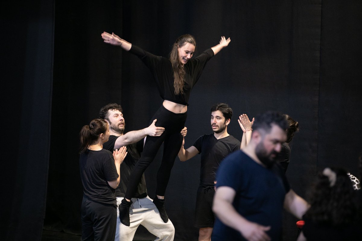 İzmir Şehir Tiyatroları tweet media