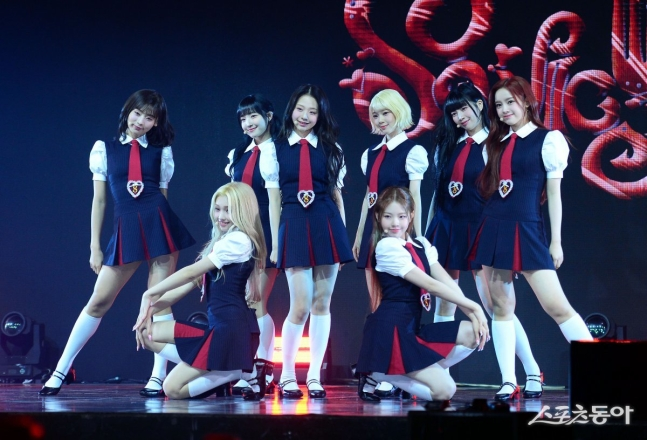 #UNIS at the showcase event for their second mini-album ‘SWICY’