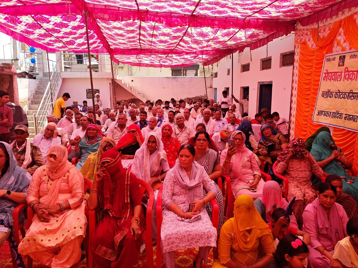 ULBKOTKASIM's tweet photo. डॉ. भीमराव अंबेडकर ने कमजोर वर्ग और महिलाओं के कल्याण में अतुलनीय योगदान दिया उनकी जयंती पर नगर पालिका कोटकासिम में 15 अप्रैल को सफाई मित्रो का सम्मान और क्षेत्र में स्वच्छता रैली जैसे पर्व का आयोजन किया@SwachhBharatGov @LSG_Rajasthan @SmdsbmU @narendramodi @RajCMO @RoopaMishra77 https://t.co/0ilugGQE9B
