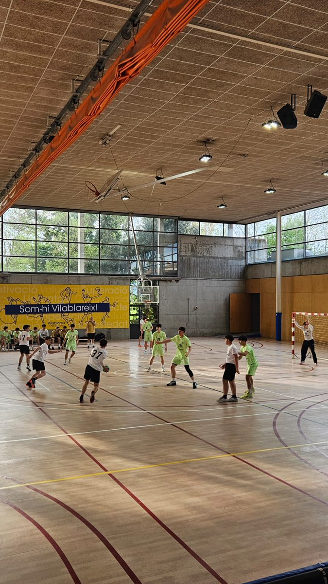 Vilablareix_cat's tweet photo. 🤾Aquests dies s'està disputant el Torneig d'#handbol Lloret Cup Costa Brava al Pavelló Municipal. 

Hi participen equips com el Barça, Sarrià, Urola Eskubaloi, Vila-real, GEiG, entre d'altres.

ℹ️https://t.co/qtAtcKAJV1

#Vilablareix, compromesos amb l'esport i la vida activa! https://t.co/hsDoSQwiCp