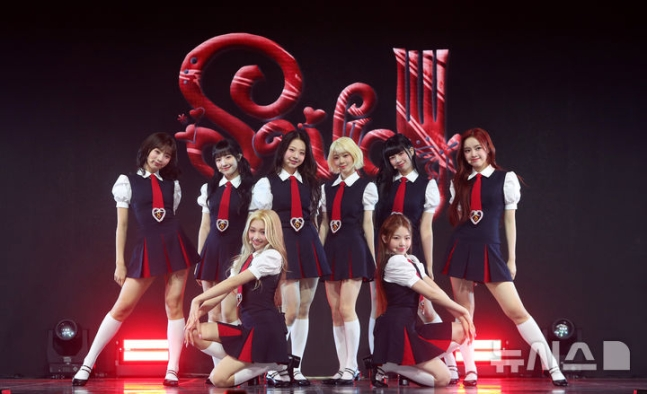 KVerselife's tweet photo. #UNIS at the showcase event for their second mini-album ‘SWICY’ https://t.co/tQnOI7L7th