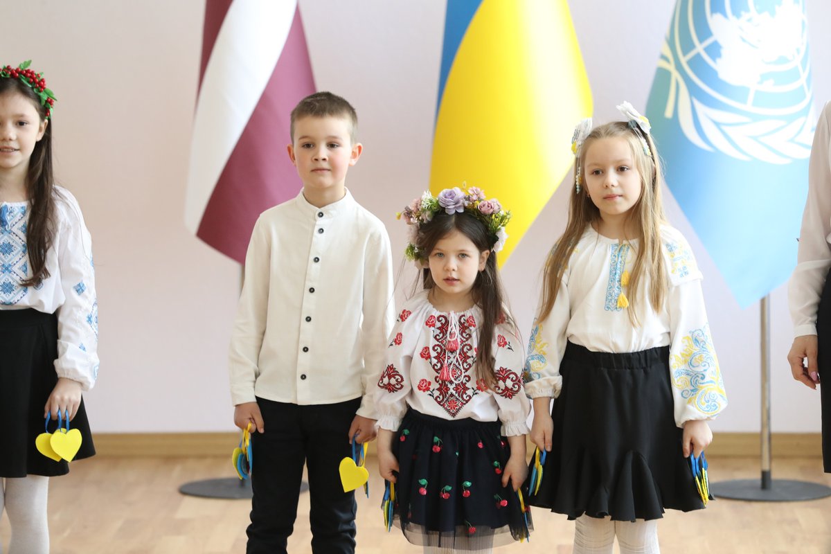 Arlietas's tweet image. Latvijas 🇱🇻 vēstnieks Ukrainā 🇺🇦 Ilgvars Kļava atklāj divus līdz šim lielākos Latvijas rekonstruētos objektus Ukrainā - Černihivas pilsētas 19. bērnudārza ēku un Černihivas reģionālās bērnu slimnīcas ēdināšanas bloku.

🔗 mfa.gov.lv/lv/jaunums/cer…

#AtbalstuUkrainu #LATDEV