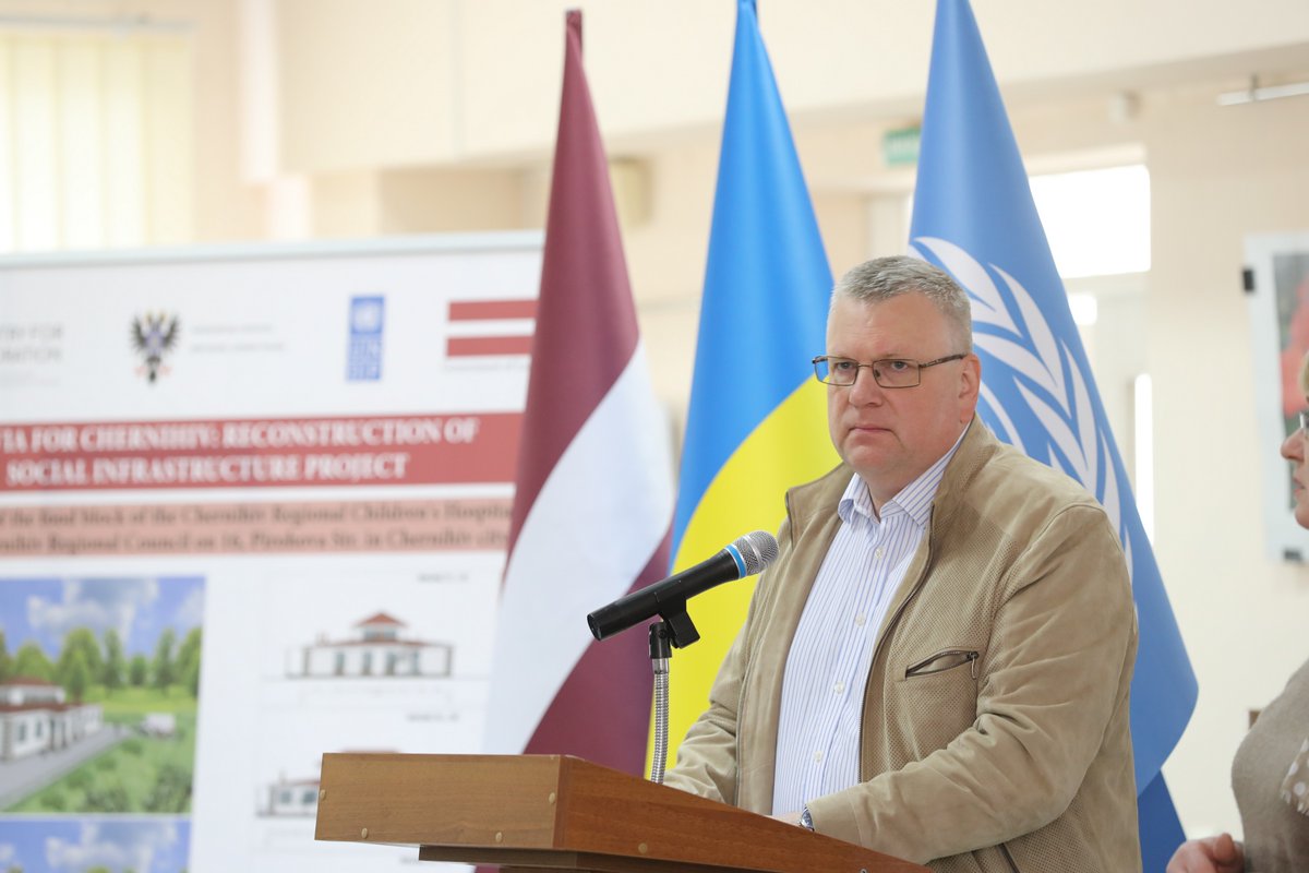 Arlietas's tweet image. Latvijas 🇱🇻 vēstnieks Ukrainā 🇺🇦 Ilgvars Kļava atklāj divus līdz šim lielākos Latvijas rekonstruētos objektus Ukrainā - Černihivas pilsētas 19. bērnudārza ēku un Černihivas reģionālās bērnu slimnīcas ēdināšanas bloku.

🔗 mfa.gov.lv/lv/jaunums/cer…

#AtbalstuUkrainu #LATDEV