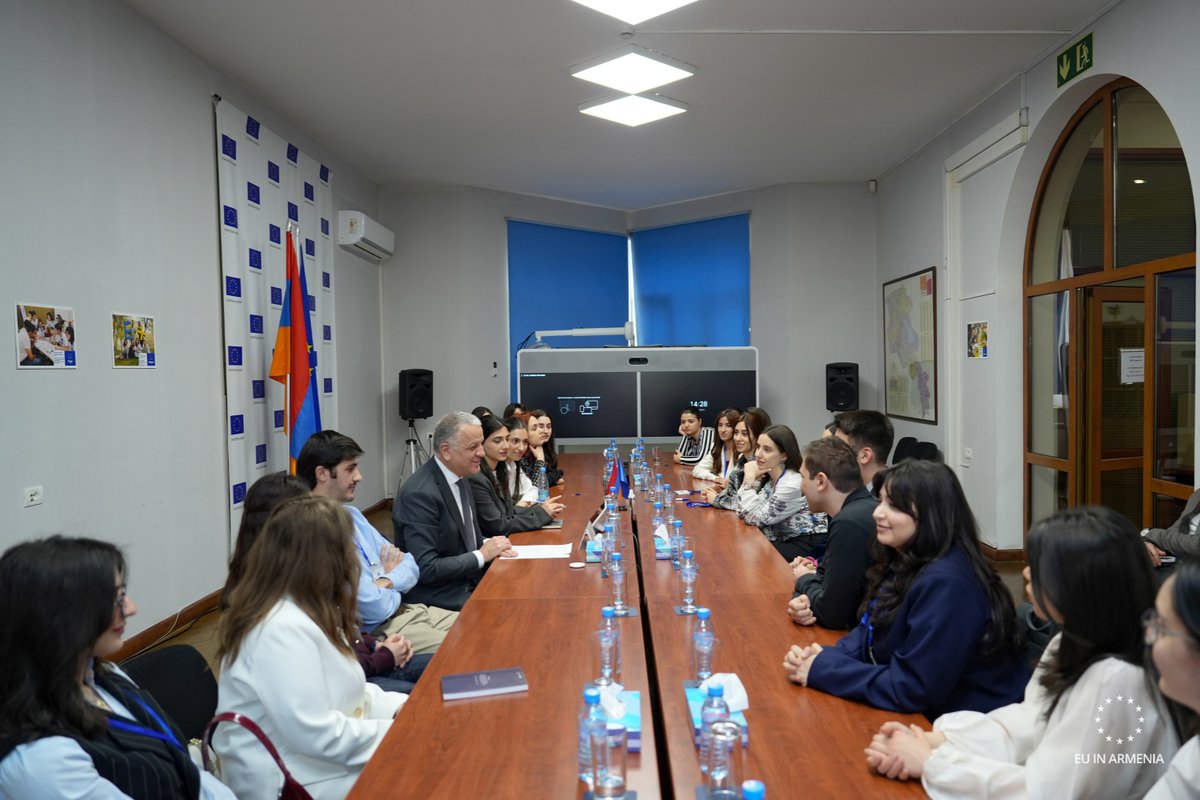 EUAmbArmenia's tweet image. 🚀 Model EU Simulation Game launched!
Met our amazing 🎓 participants @EU_Armenia – full of ideas &amp;amp; motivation.
🗣️ Negotiation, 🤝 teamwork, 🇪🇺 diplomacy!
🙏 to colleague  @PierreSaglier for sharing his insights!
#ModelEU #EU4Youth
